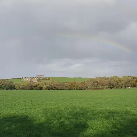 Burrow Park Farmhouse منزل ريفي بورت إيزاك